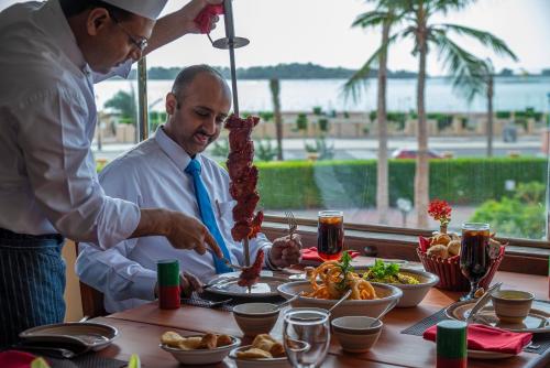 Φαγητό σε αυτό το ξενοδοχείο διαμερισμάτων ή κάπου εκεί κοντά