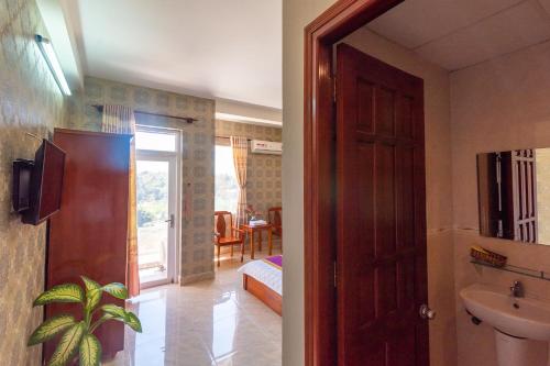 Ένα μπάνιο στο Hi You Hotel