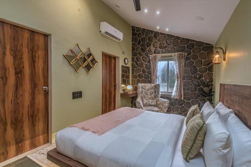 Cama o camas de una habitación en ELIVAAS Moonlit retreat 3 BHK with Garden & Pool