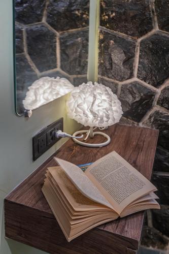 Imagen de la galería de ELIVAAS Moonlit retreat 3 BHK with Garden & Pool, en Alibaug
