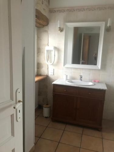 a bathroom with a sink and a mirror at La Manounière in Mauchamps