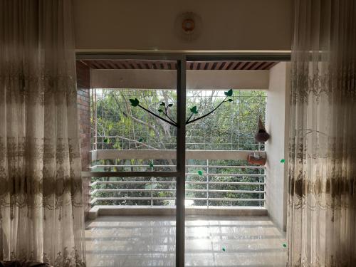 Μπαλκόνι ή βεράντα στο Lakeview Apartment UTTARA Dhaka City Centre