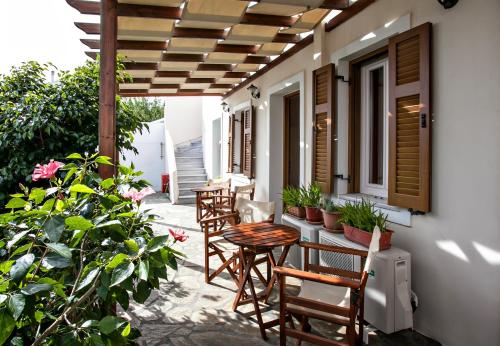 Gallery image of Arxontiko in Tinos Town