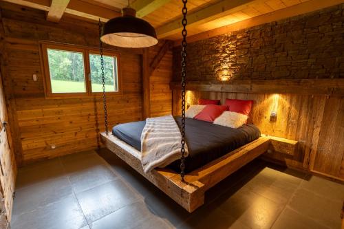 Ένα ή περισσότερα κρεβάτια σε δωμάτιο στο Le Chalet de Bequi