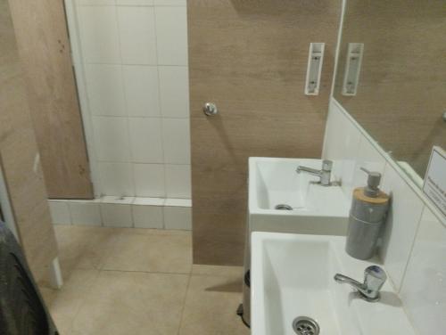 Ένα μπάνιο στο Bento Hostel