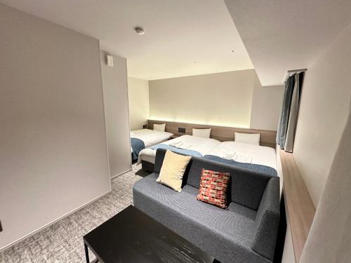 Postel nebo postele na pokoji v ubytování New Osaka Hotel