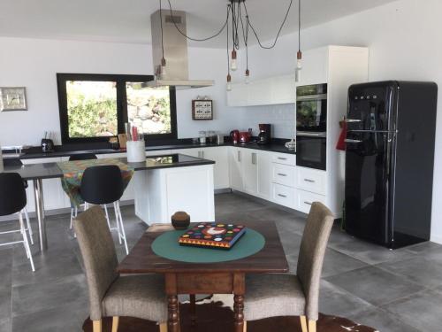 Dapur atau dapur kecil di Tabua Lodge
