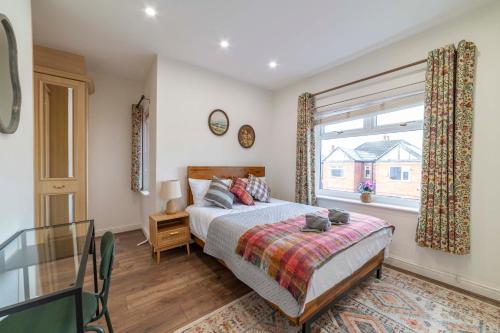 a bedroom with a bed and a window at Beautiful Three Bedroom House - Manchester Escape in Manchester