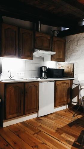 Kuchyň nebo kuchyňský kout v ubytování Chambres d'Hotes Les Hirondelles