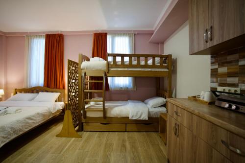 Postel nebo postele na pokoji v ubytování Hotel Mogzauri