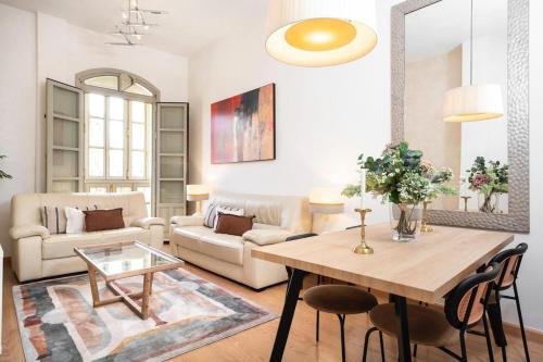 BEATAS CENTRAL Espectacular nueva vivienda en centro Histórico Sinese Design Homes