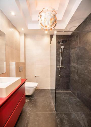 BEATAS CENTRAL Espectacular nueva vivienda en centro Histórico Sinese Design Homes