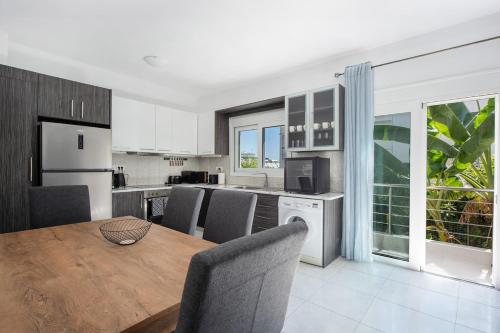 Rhodes Center 2-Bedroom Apartment