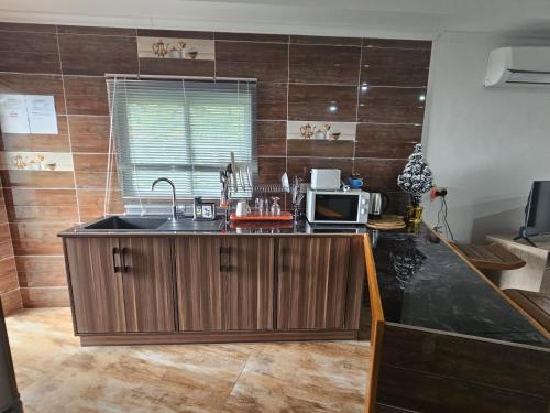 Kuchyň nebo kuchyňský kout v ubytování JP Self Catering