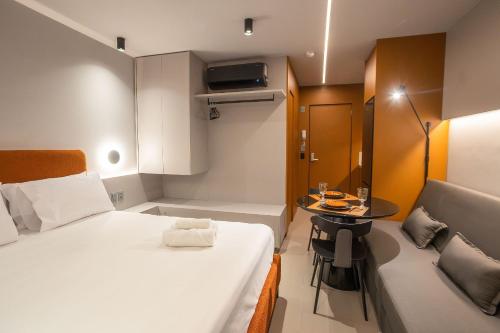 a small room with a bed and a small table at Beach Haus #05 - Studio com Jacuzzi por Carpediem in João Pessoa