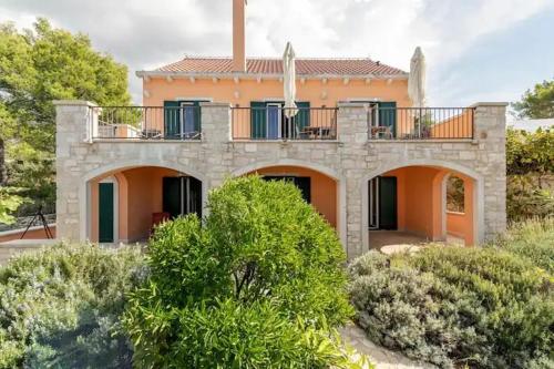 Villa Asteroídea - Tiha Mala