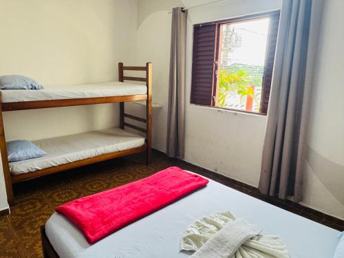 Katil atau katil-katil dalam bilik di Pousada B&B - na cidade Capivari-SP