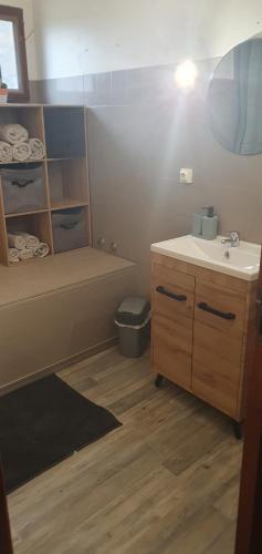 a bathroom with a sink and a tub and a toilet at maison 2 chambres au calme in Saint-Bonnet-sur-Gironde
