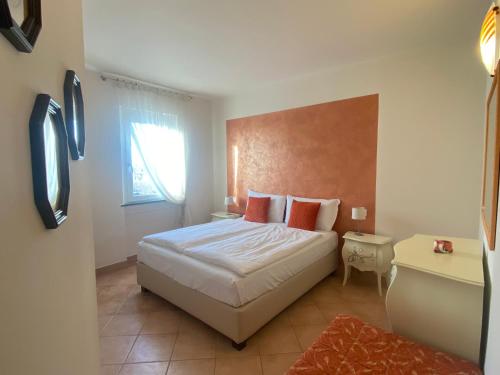 a small bedroom with a bed and a window at Betty's House in Lazise