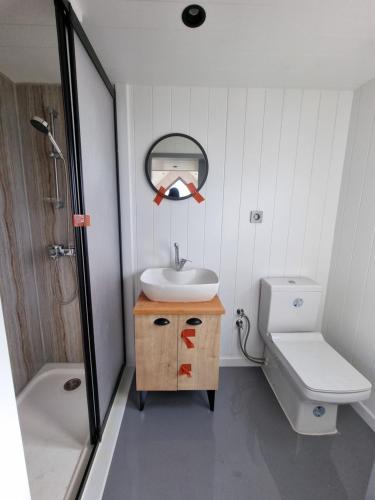Ένα μπάνιο στο Mobilheime und TinyHouse Niedersachsenhof