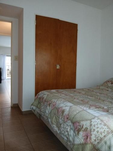 Ένα ή περισσότερα κρεβάτια σε δωμάτιο στο DEPARTAMENTO BALMAR a 400mt de la playa