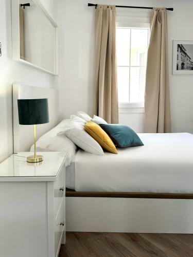 Voodi või voodid majutusasutuse Luxurious Penthouse Studio with Private Terrace - Grand Central House toas