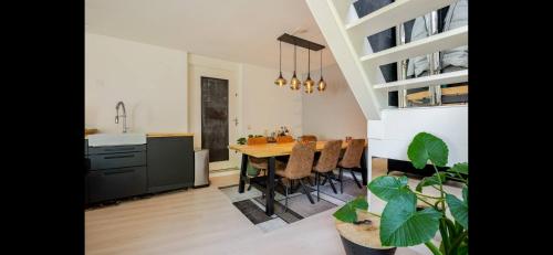 a kitchen and dining room with a table and a sink at Spacious 3-Bedroom Apartment Amsterdam West - by Peter in Amsterdam