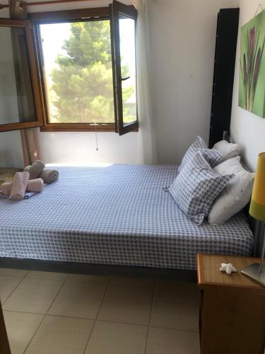 a bedroom with a bed with a window at "STARDUST" Family House in Metamorfosi