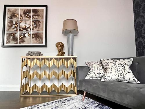 a living room with a couch and a lamp at Stunning 2 bedroomed apartment on Allerton Road, Sleeps 4 in Liverpool