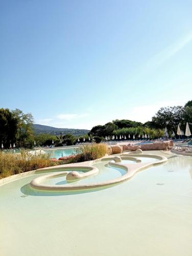 - un toboggan dans un parc aquatique dans l'établissement Charmant appartement baie Saint Tropez 6 personnes, à Grimaud
