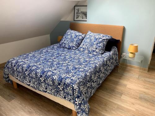 Postel nebo postele na pokoji v ubytování Le petit bois mayetais