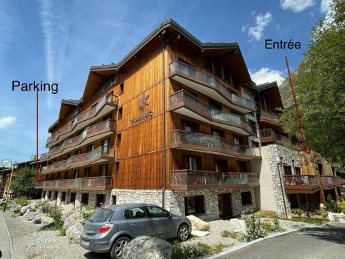 Bel appartement 4 pièces avec terrasse et parking, à 350m du centre de Val d'Isère