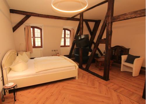 Ένα ή περισσότερα κρεβάτια σε δωμάτιο στο Hotel Zum Klötzelmönch