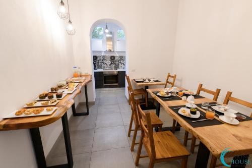 Jedlo v ubytovaní bed & breakfast alebo blízkom okolí