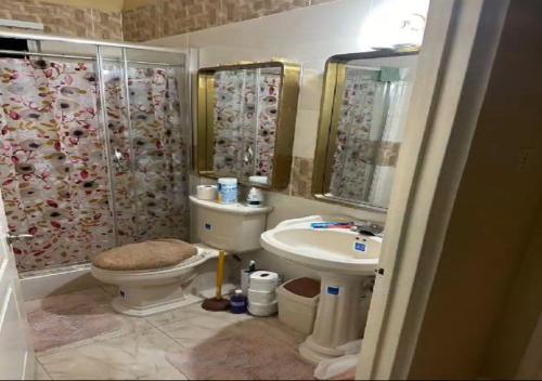 Bilik mandi di Luxe Escape Residential Housing