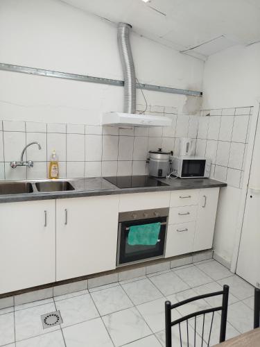 Kuchyň nebo kuchyňský kout v ubytování Chambre disponible