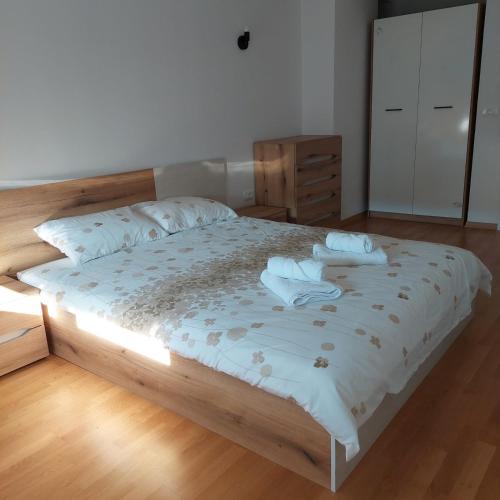 เตียงในห้องที่ Mina Residence
