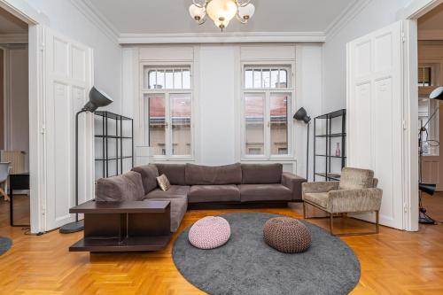 3 BDR Heart of Budapest Central Apartment