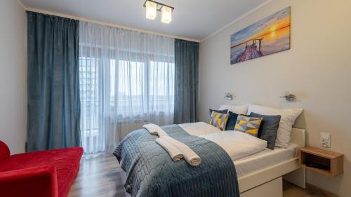 Posteľ alebo postele v izbe v ubytovaní ARKA Medical SPA 708 z widokiem na morze
