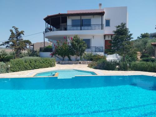 The Three Graces - Villa with Private Pool, Jacuzzi & BBQ for up to 8 guests