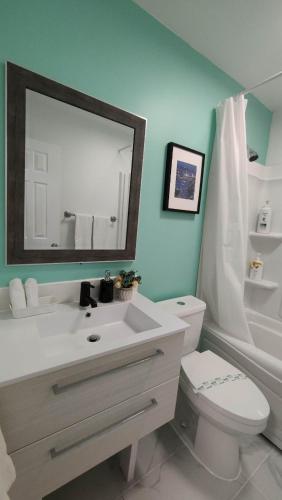 Un baño de Motel Le Radisson de Val-David