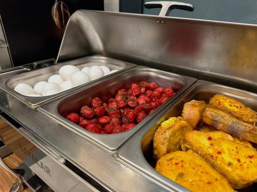 Eten bij of ergens in de buurt van het hotel

