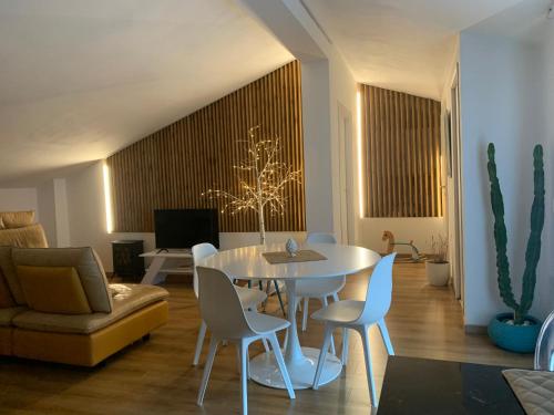 a living room with a white table and chairs at Casa del sole in Nova Siri Marina