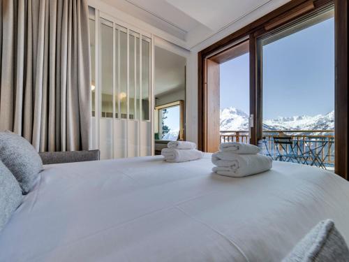 Posteľ alebo postele v izbe v ubytovaní Appartement moderne à 100m du centre, 2 balcons, parking, wifi, idéal pour familles - FR-1-690-20