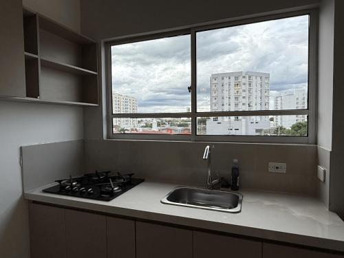 Kuchyň nebo kuchyňský kout v ubytování Lindo Apartamento con Jacuzzi en Monteria