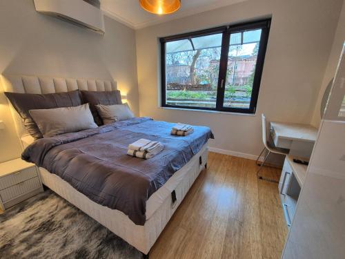 Una cama o camas en una habitación de The VERTEX