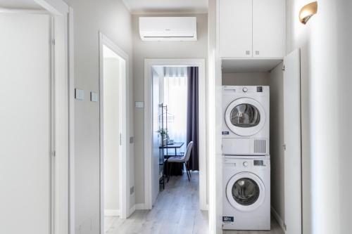 a laundry room with a washer and dryer at Hotelleria Prestige in Rome