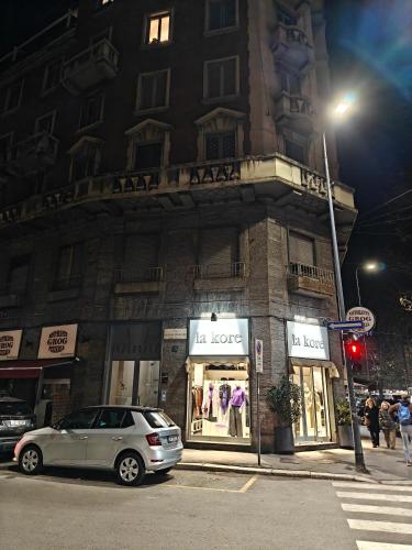 Black and White Apartment in Milan downtown with AC, Wifi and Subway M1 M2 Airoport connected, Central Station