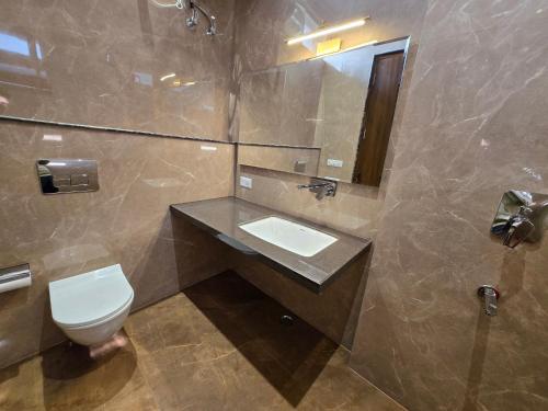 Koupelna v ubytování Shri Sangam Hotel