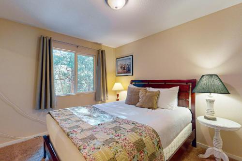 a bedroom with a large bed and a window at Casa Tahquitz in Idyllwild